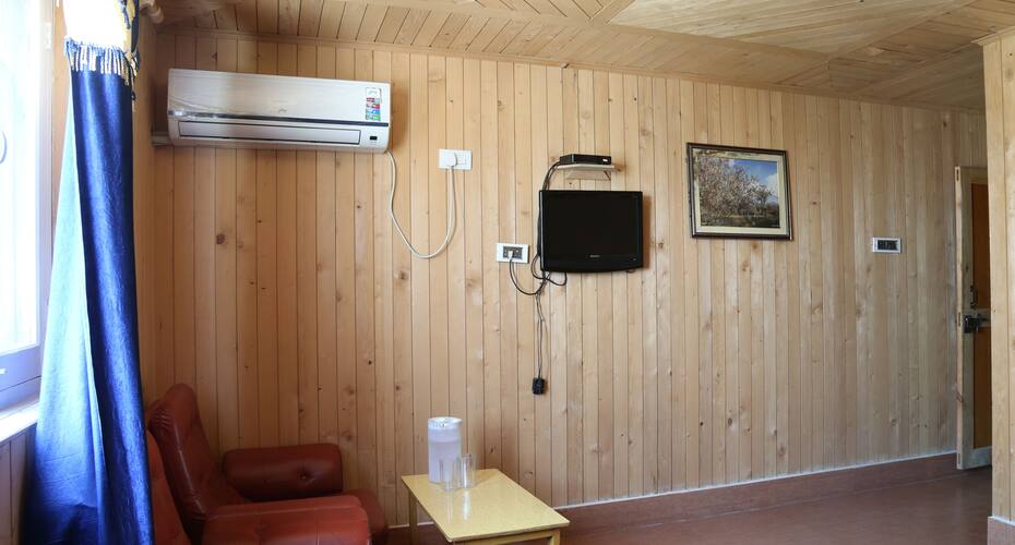 Hotel Burj, Srinagar 4